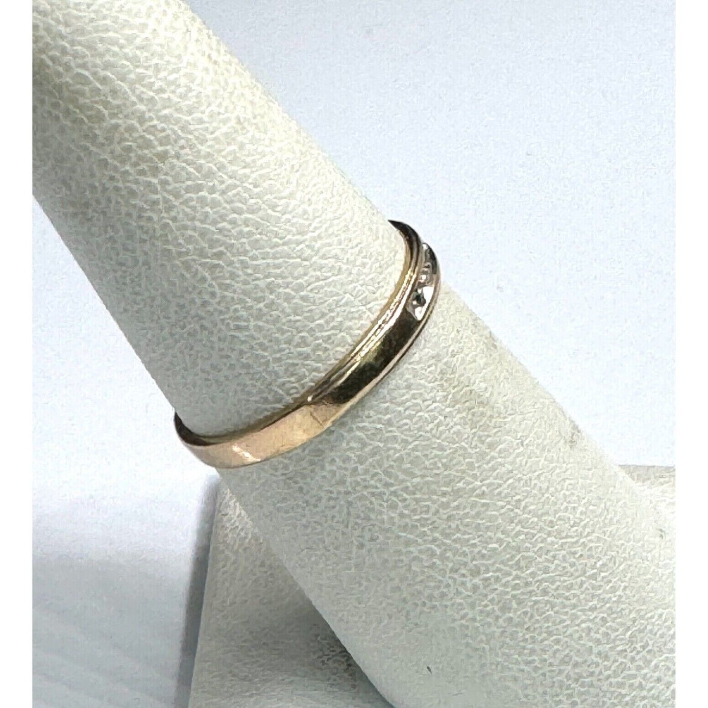 YELLOW GOLD AND DIAMOND BAND RING SIZE 6.25 SKY