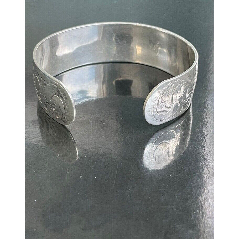 BEAUTIFUL ENGRAVED WITH FLOWERS 925 STERLING SILVER BRACELET.HALLMARKED SKY