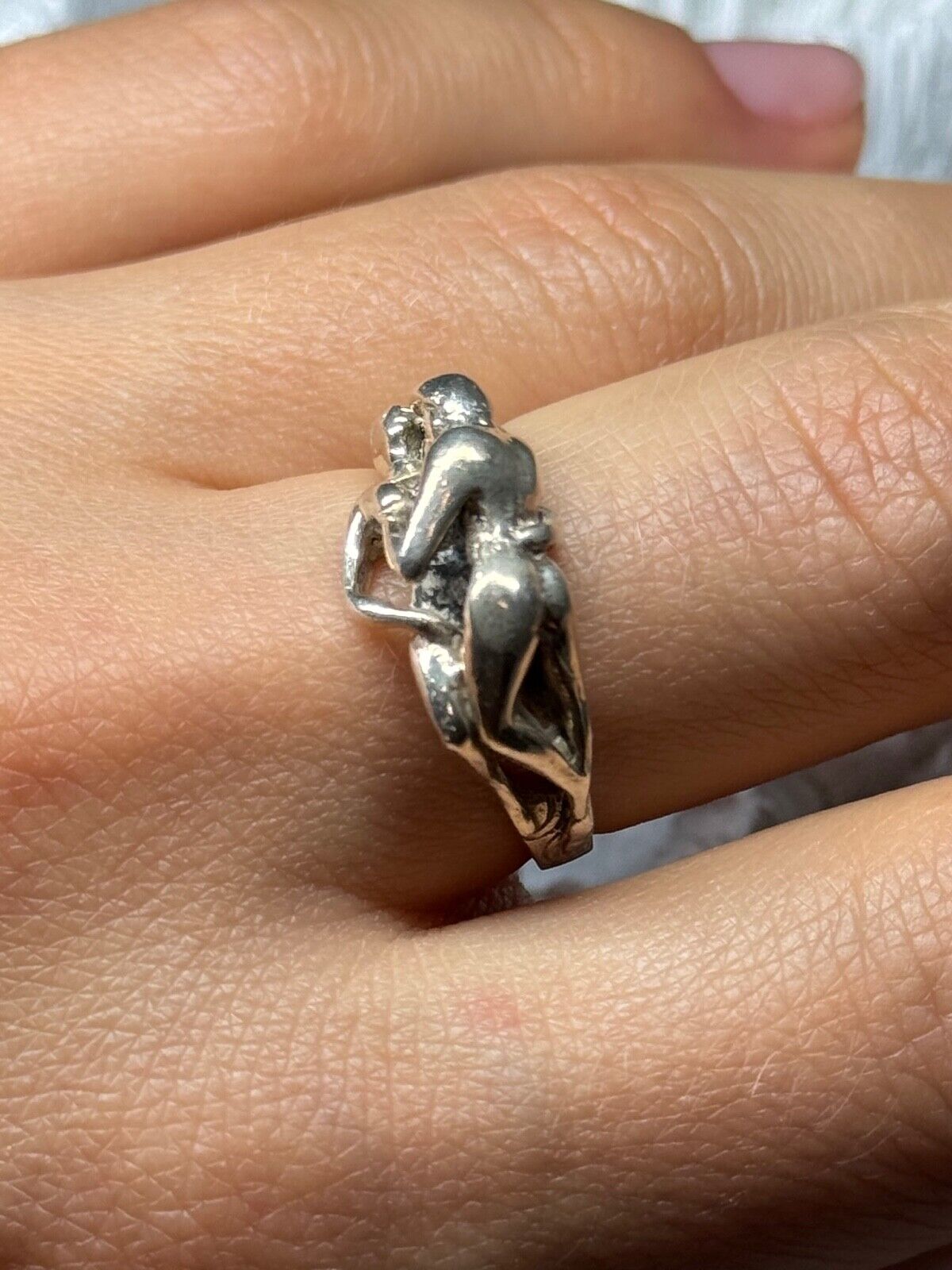 925 STERLING SILVER KAMASUTRA RING SIZE 8