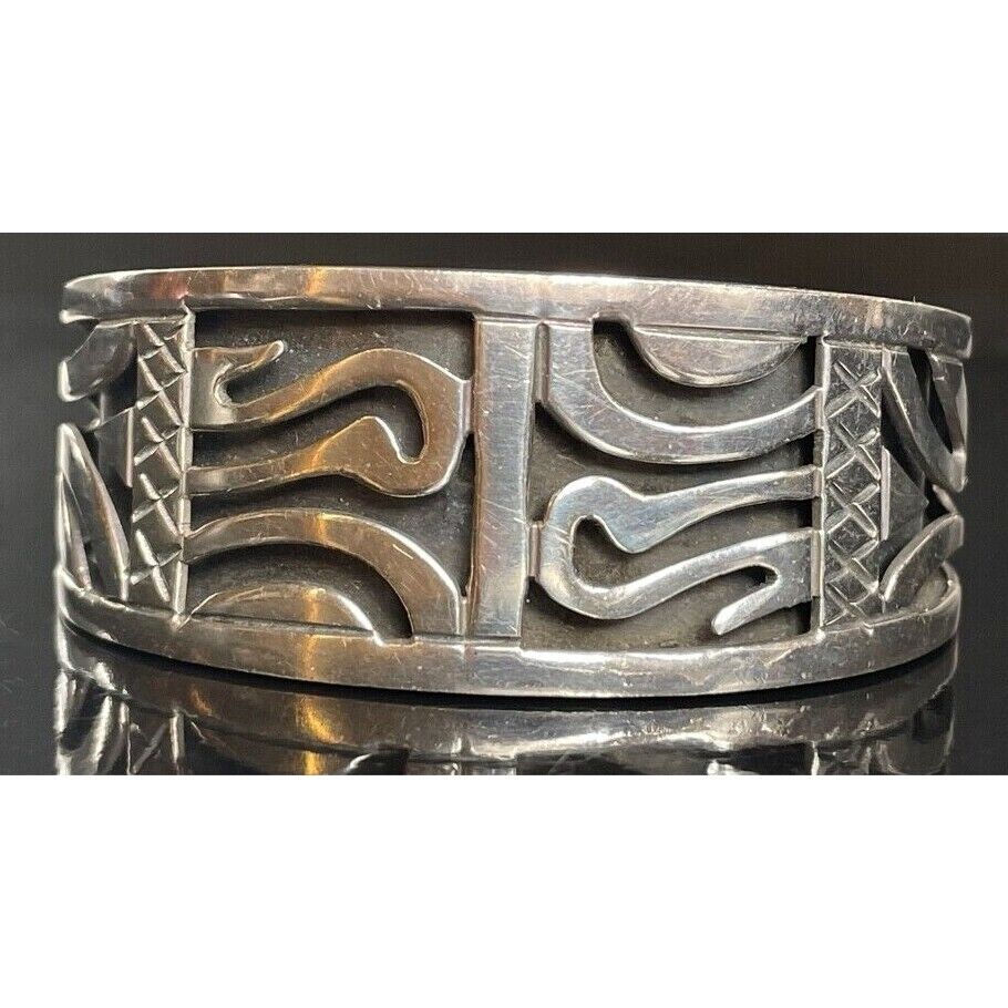 VINTAGE TAXCO 925 STERLING SILVER  CUT-IN DESIGN CUFF BRACELET SKY