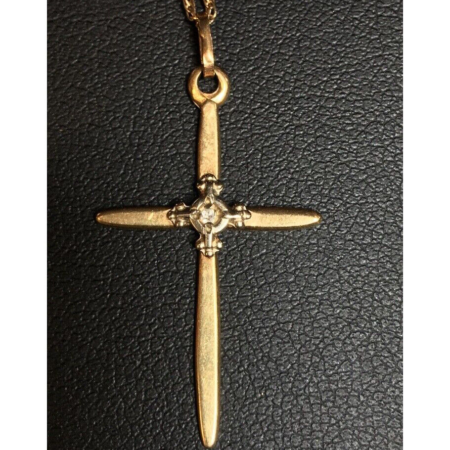 YELLOW GOLD & DIAMOND CROSS PENDANT ON CHAIN SKY