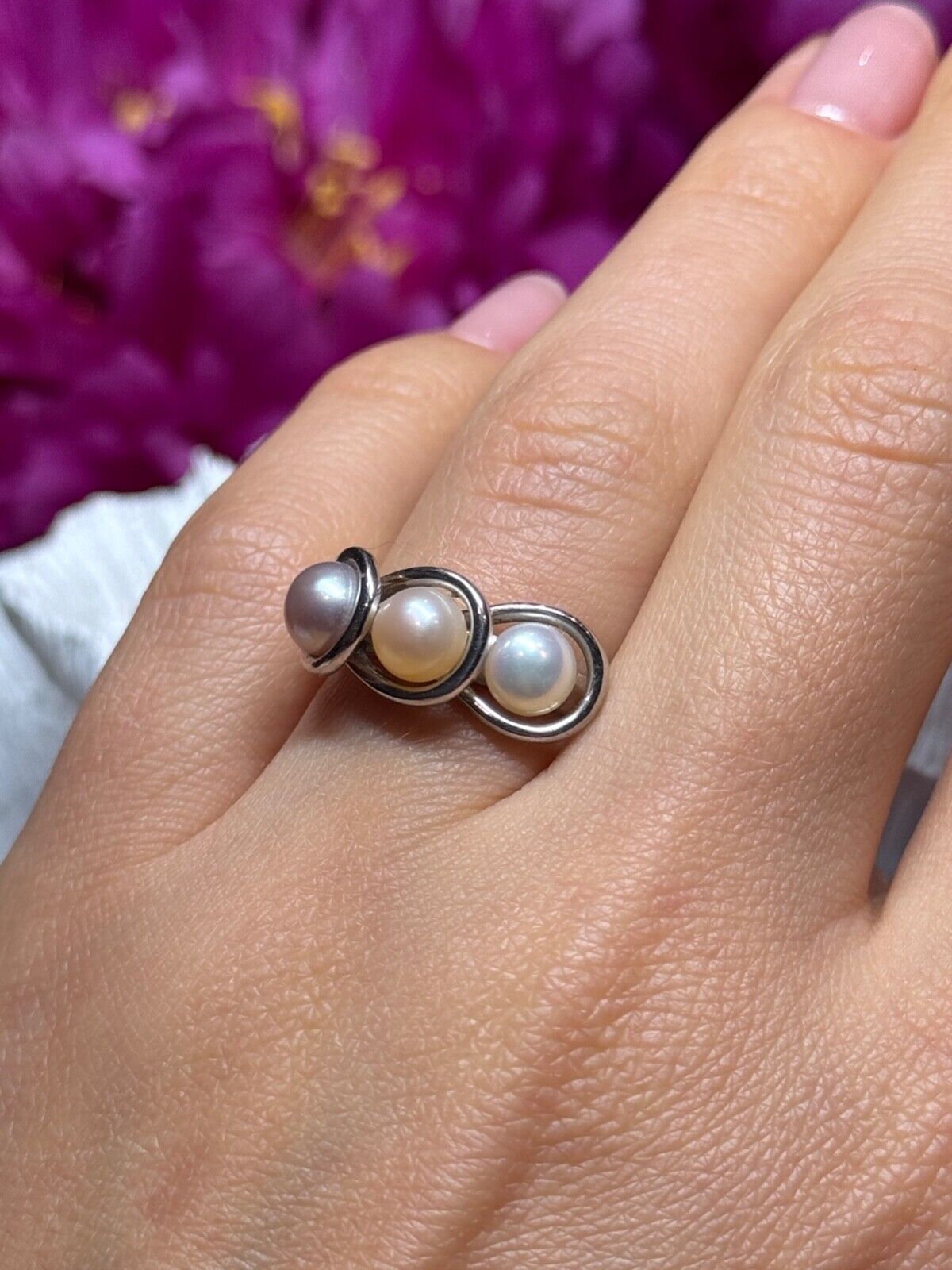 925 STERLING SILVER PEARLS RING SIZE 6