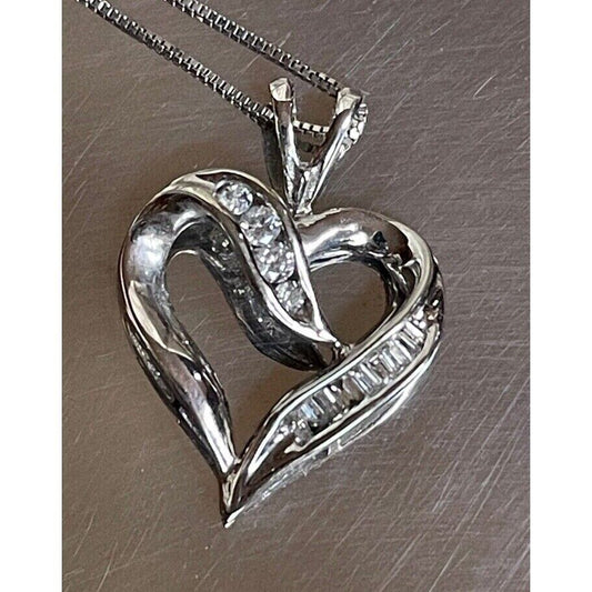 WHITE GOLD AND DIAMOND HEART PENDANT NECKLACE SKY