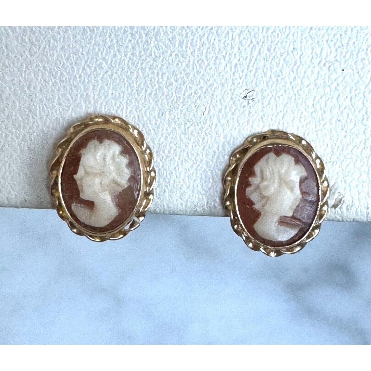 14K YELLOW GOLD SHELL CAMEO STUD EARRINGS SKY