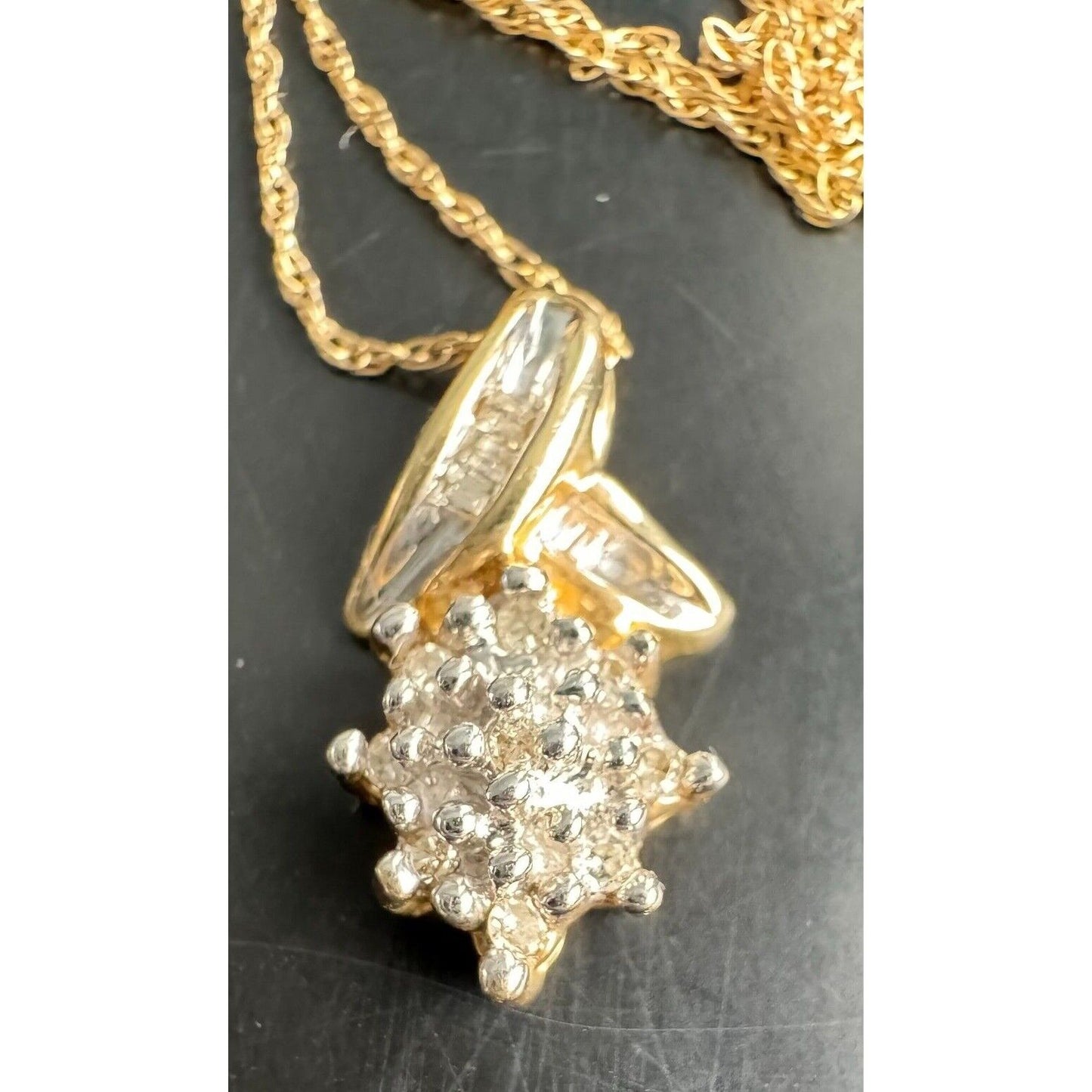 YELLOW GOLD AND DIAMOND PENDANT NECKLACE SKY