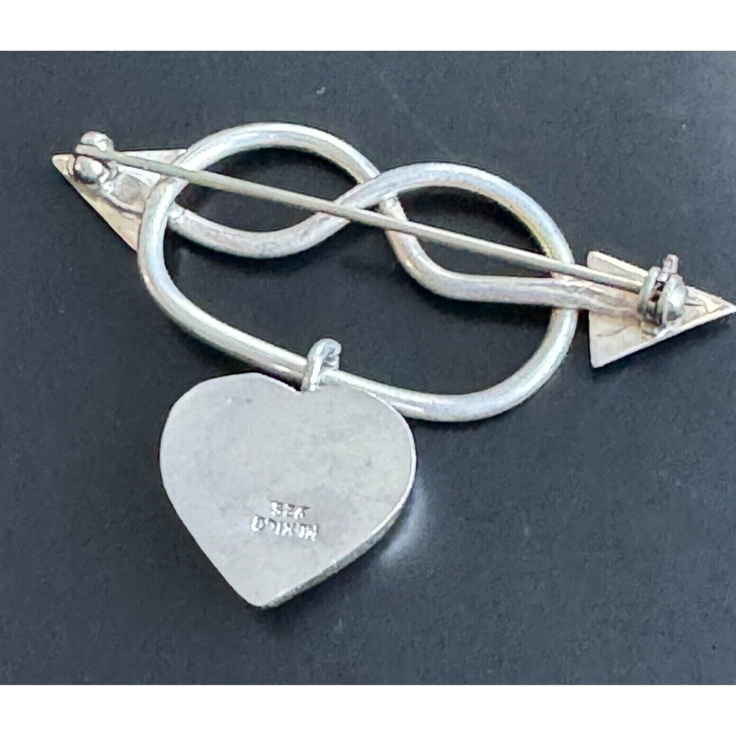 925 STERLING SILVER ARROWS WITH HEART CHARM  BROOCH SKY