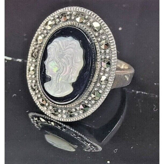 925 STERLING SILVER MOTHER OF PEARL AND ONYX CAMEO RING SIZE 5 SKY