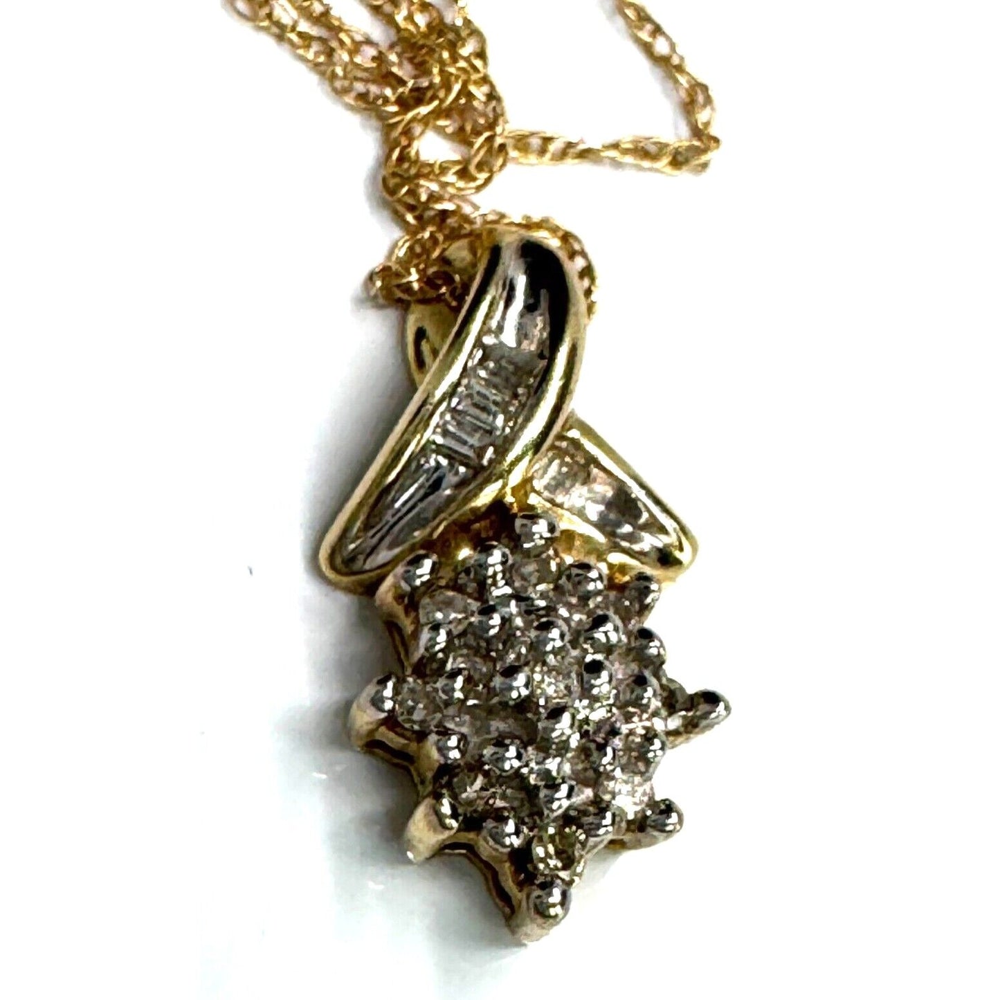 YELLOW GOLD AND DIAMOND PENDANT NECKLACE SKY