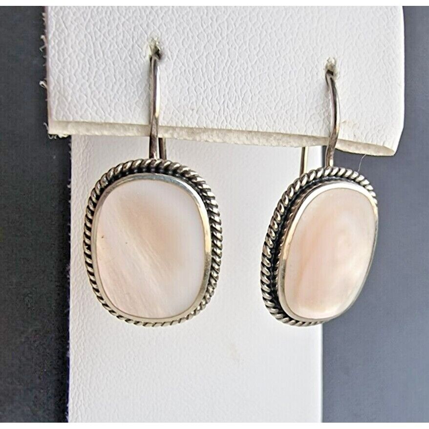 GORGEOUS VINTAGE 925 STERLING SILVER  16x12 mm. MOTHER OF PEARL EARRINGS AT