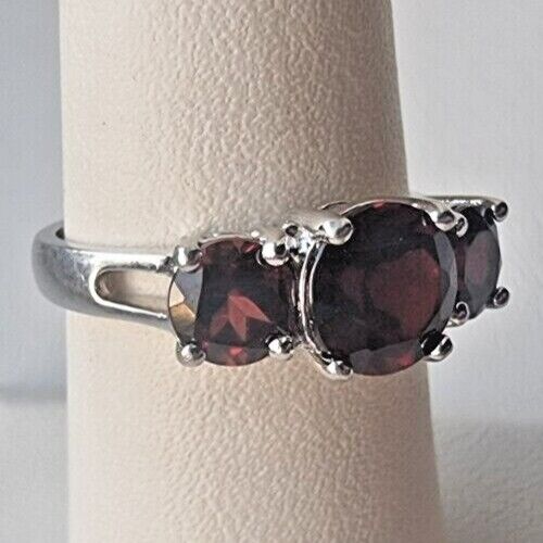 925 STERLING SILVER NATURAL ROUND  THREE GARNETS  RING SIZE 7 AT