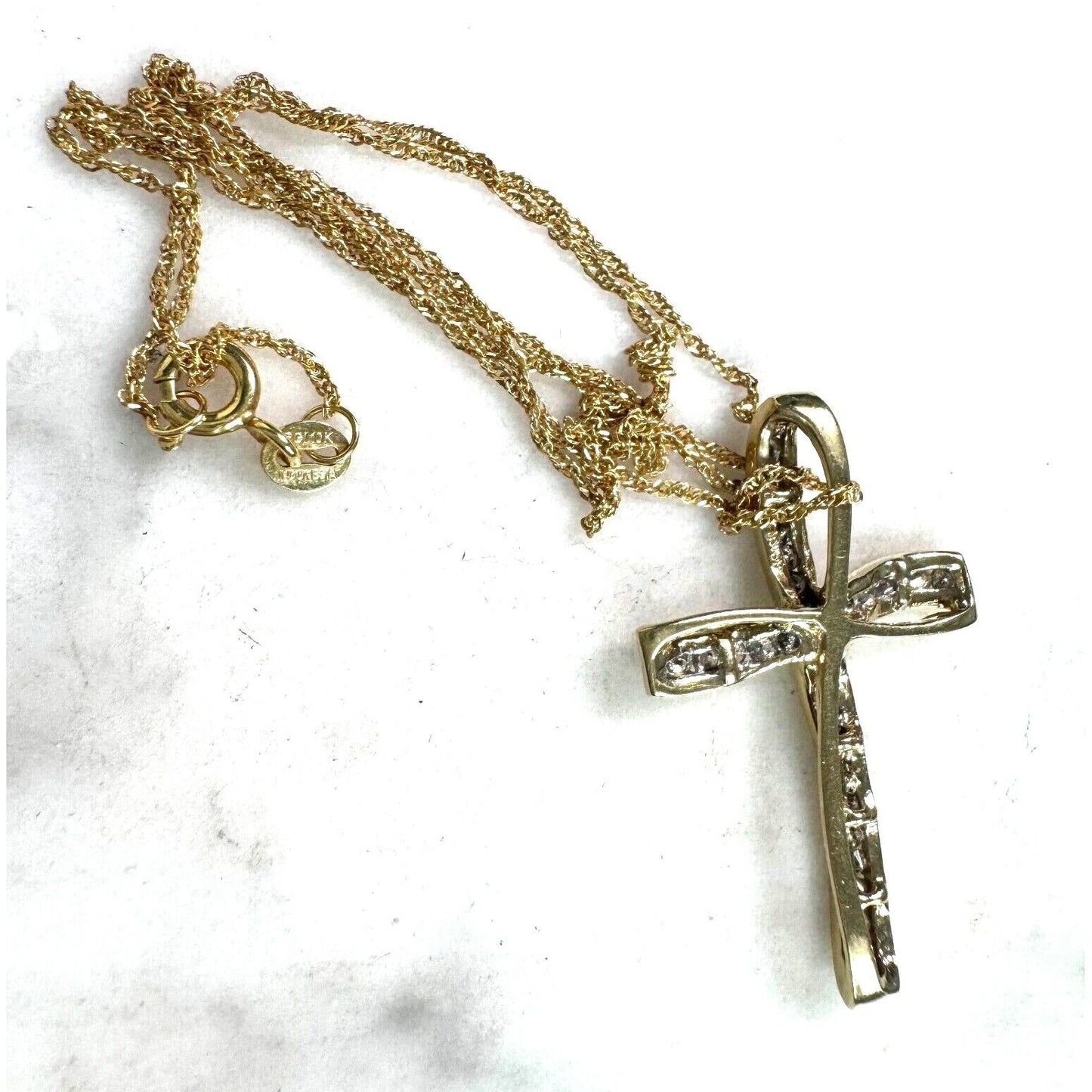 YELLOW GOLD AND DIAMOND CROSS PENDANT NECKLACE SKY