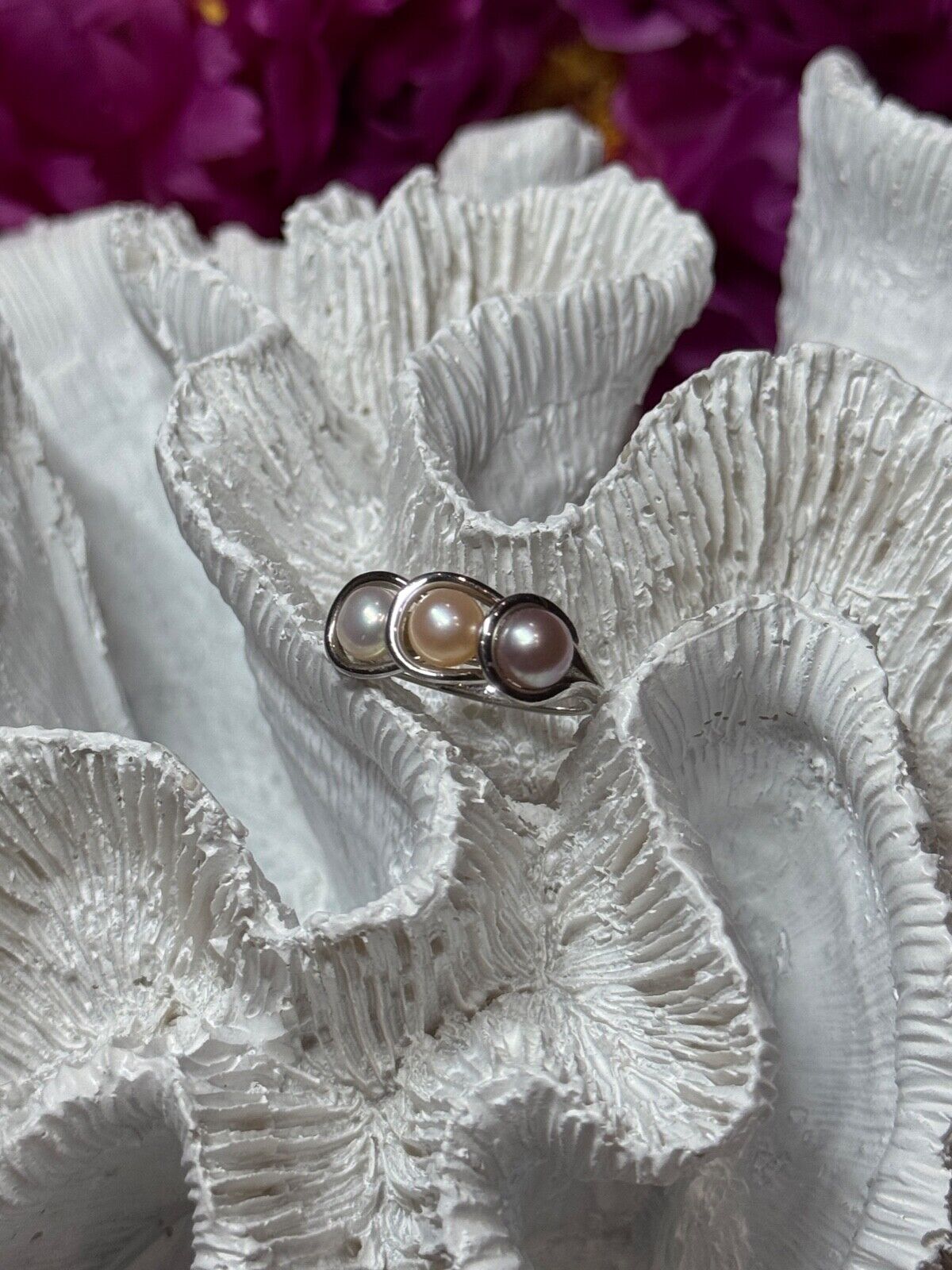 925 STERLING SILVER PEARLS RING SIZE 6