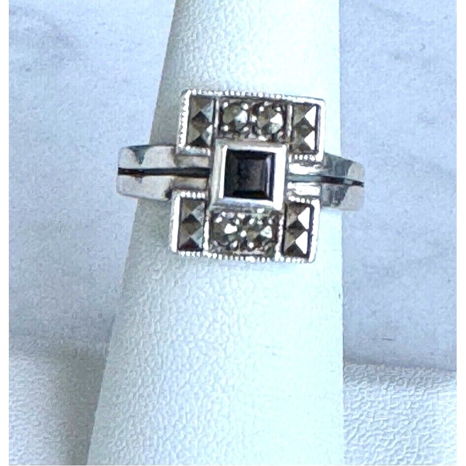 925 STERLING SILVER ONYX AND MARCASITES RING SIZE 6.5 SKY