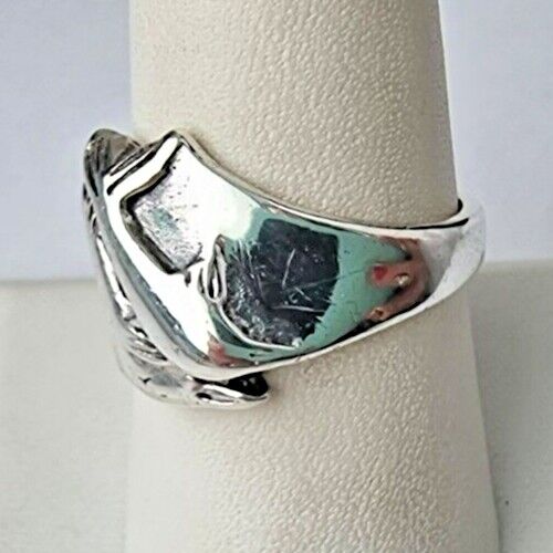 925 STERLING SILVER TWO DOLPHINES RING SIZE 8.75 AT