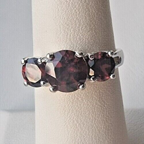 925 STERLING SILVER NATURAL ROUND  THREE GARNETS  RING SIZE 7 AT