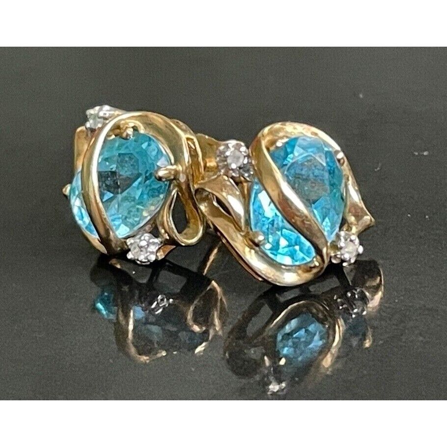 YELLOW GOLD BLUE TOPAZ & COLORLESS STUD EARRINGS SKY