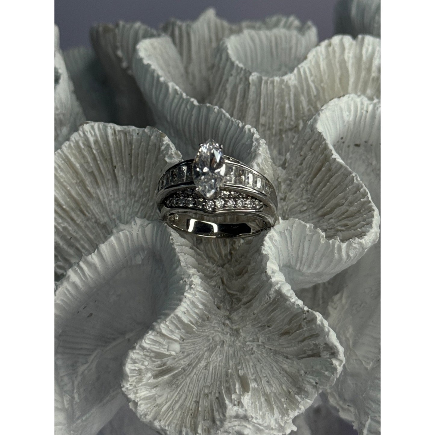 SHINY 925 STERLING SILVER CZ RING SIZE 9