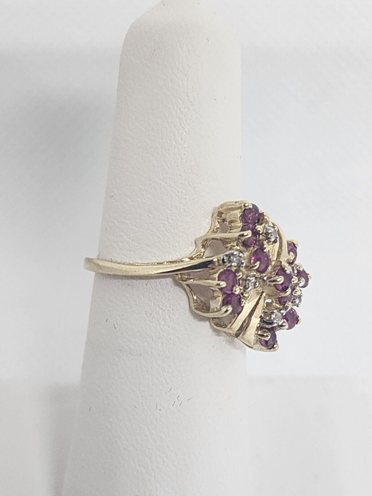 10K YELLOW GOLD RUBY & DIAMOND RING  SIZE 5.5