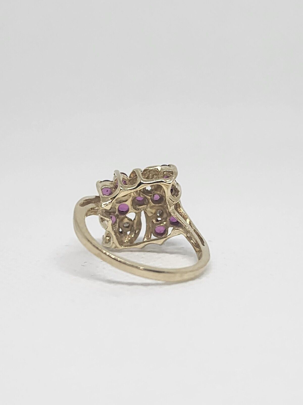 10K YELLOW GOLD RUBY & DIAMOND RING  SIZE 5.5