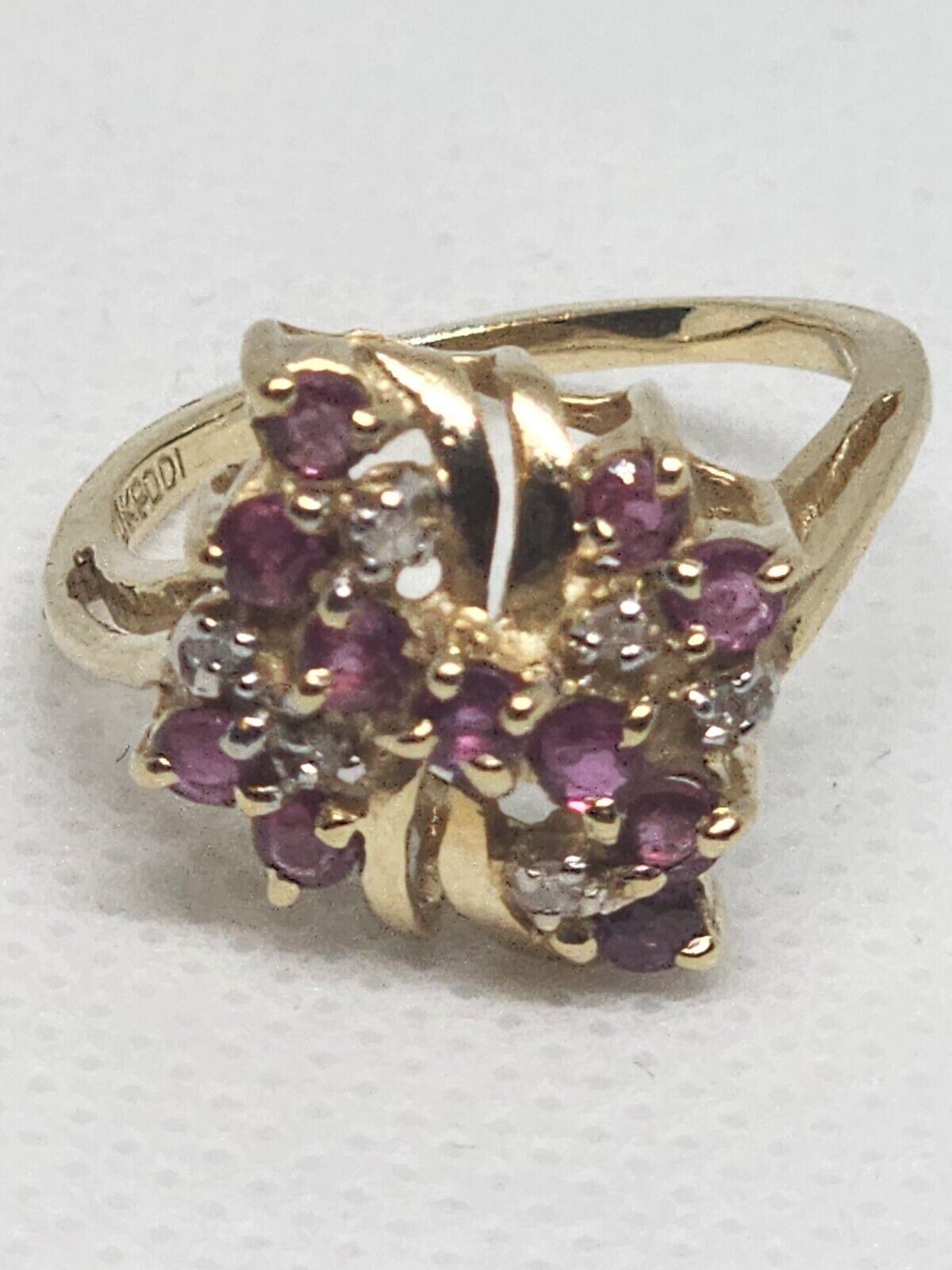 10K YELLOW GOLD RUBY & DIAMOND RING  SIZE 5.5