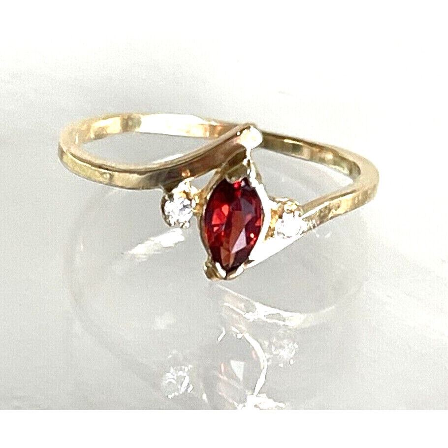 14K YELLOW GOLD ALMANDINE GARNET AND DIAMOND RING SIZE 5.75 SKY