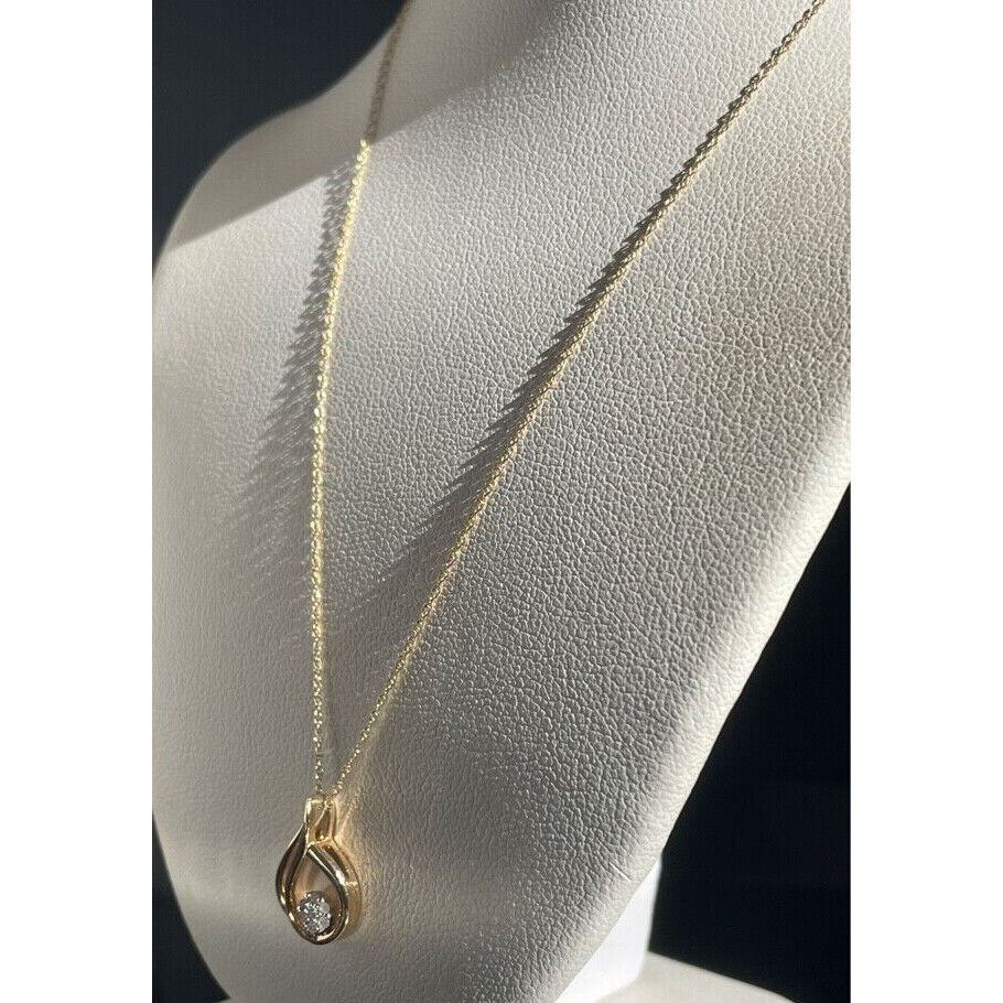 YELLOY GOLD AND DIAMOND PENDANT  NECKLACE SKY