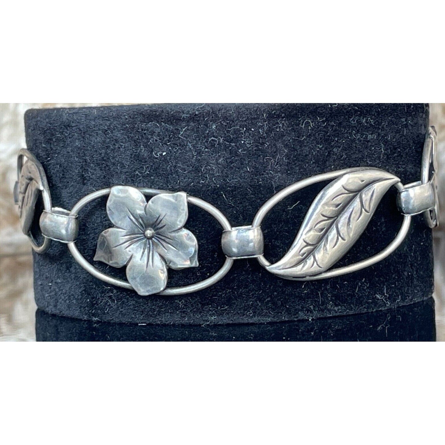 MODERNIST WELLS 925 STERLING SILVER FLORAL BRACELET SKY