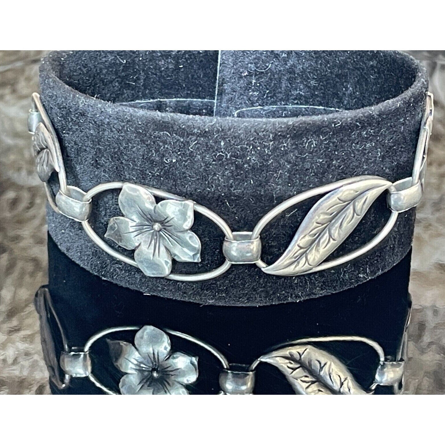 MODERNIST WELLS 925 STERLING SILVER FLORAL BRACELET SKY