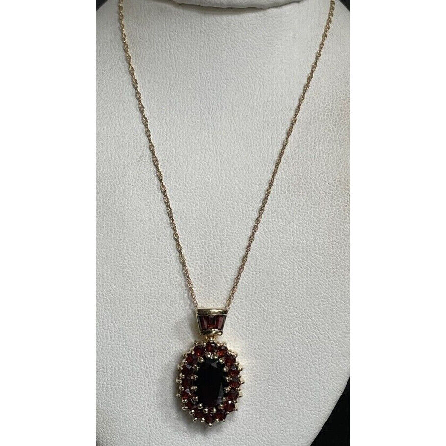 YELLOW GOLD AND GARNET PENDANT NECKLACE SKY