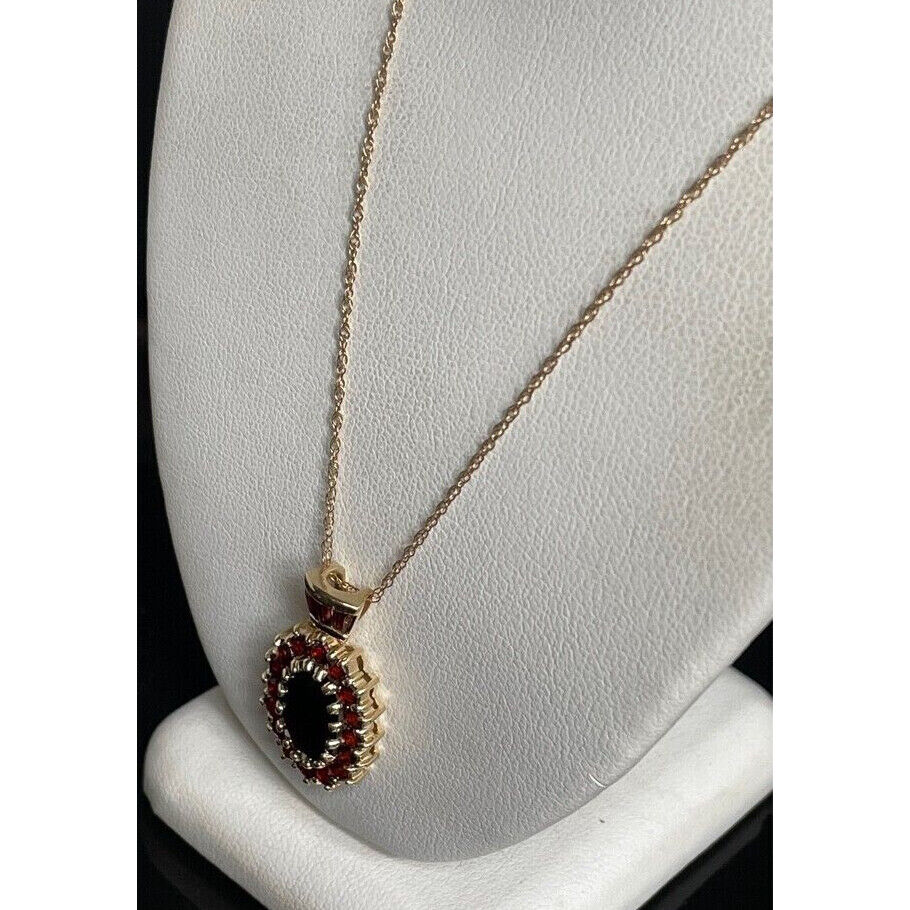 YELLOW GOLD AND GARNET PENDANT NECKLACE SKY