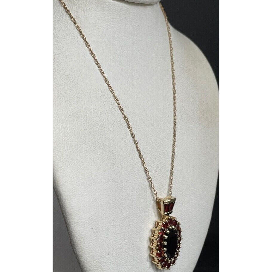 YELLOW GOLD AND GARNET PENDANT NECKLACE SKY