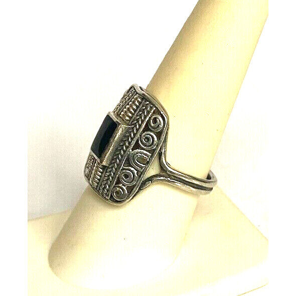 925 STERLING SILVER ONYX AND MARCASITES RING SIZE 8.5 SKY