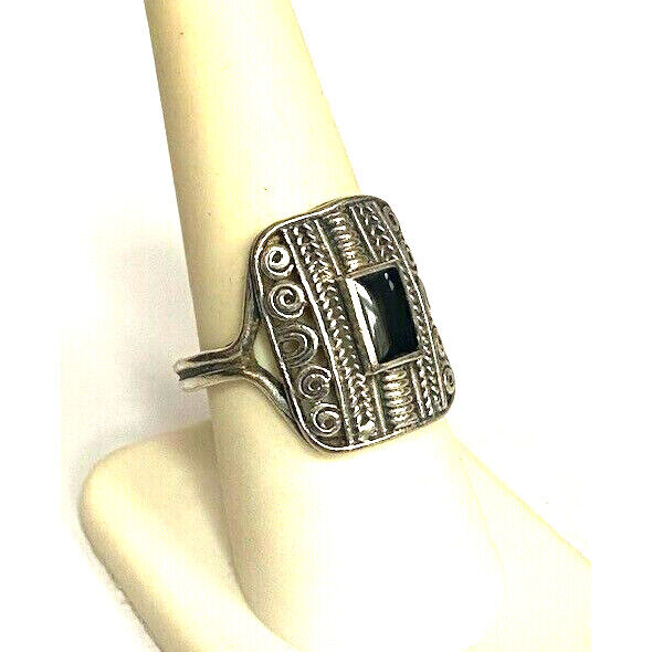 925 STERLING SILVER ONYX AND MARCASITES RING SIZE 8.5 SKY