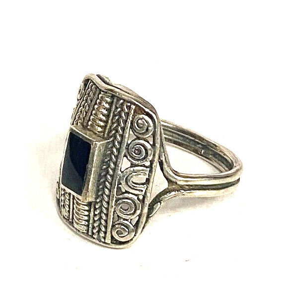 925 STERLING SILVER ONYX AND MARCASITES RING SIZE 8.5 SKY