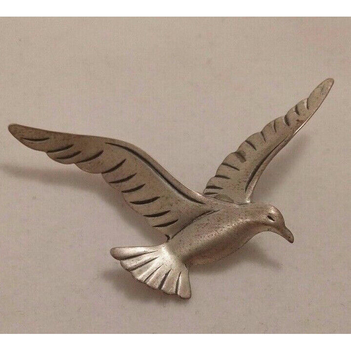 VINTAGE BEAU STERLING SILVER SEAGAL PIN BROOCH. MINT SKY