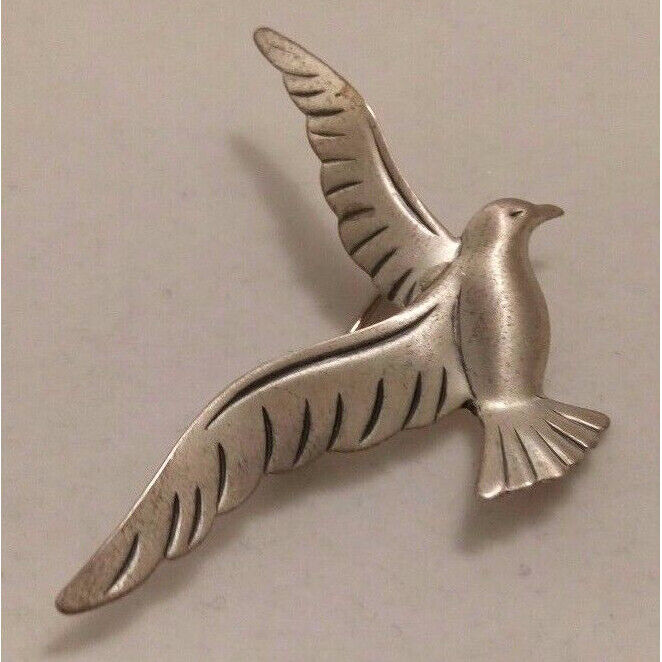 VINTAGE BEAU STERLING SILVER SEAGAL PIN BROOCH. MINT SKY