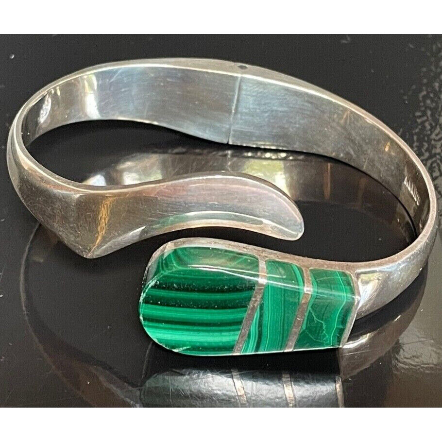 VINTAGE TAXCO 950 STERLING SILVER AND MALACHITE BYPASS HINGED  BRACELET SKY