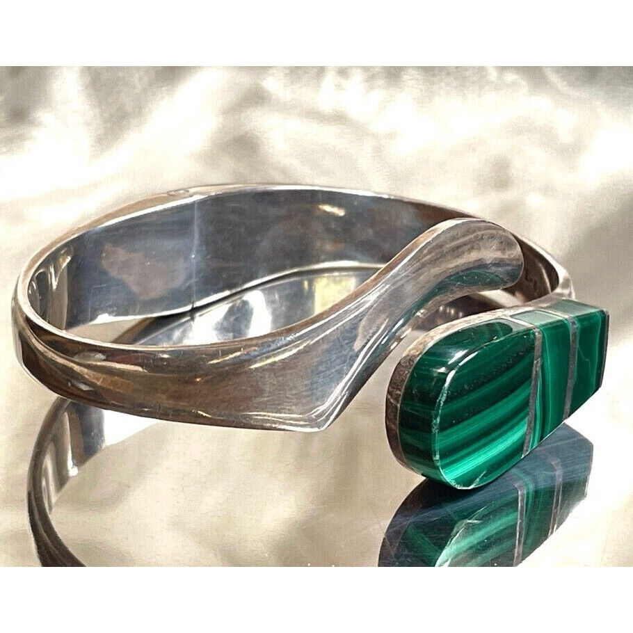 VINTAGE TAXCO 950 STERLING SILVER AND MALACHITE BYPASS HINGED  BRACELET SKY