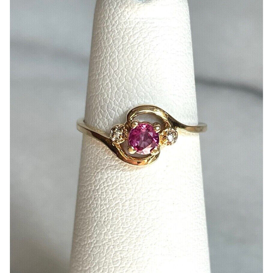 YELLOW GOLD RUBY AND DIAMOND RING SIZE 4 SKY