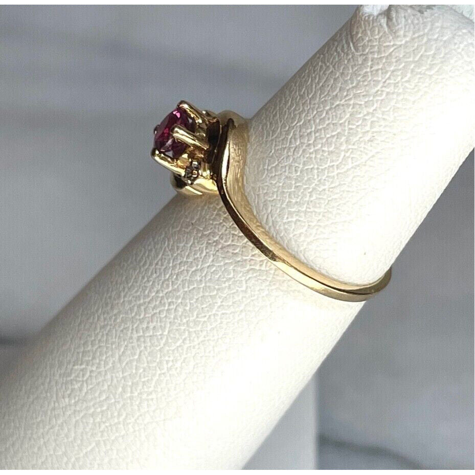 YELLOW GOLD RUBY AND DIAMOND RING SIZE 4 SKY