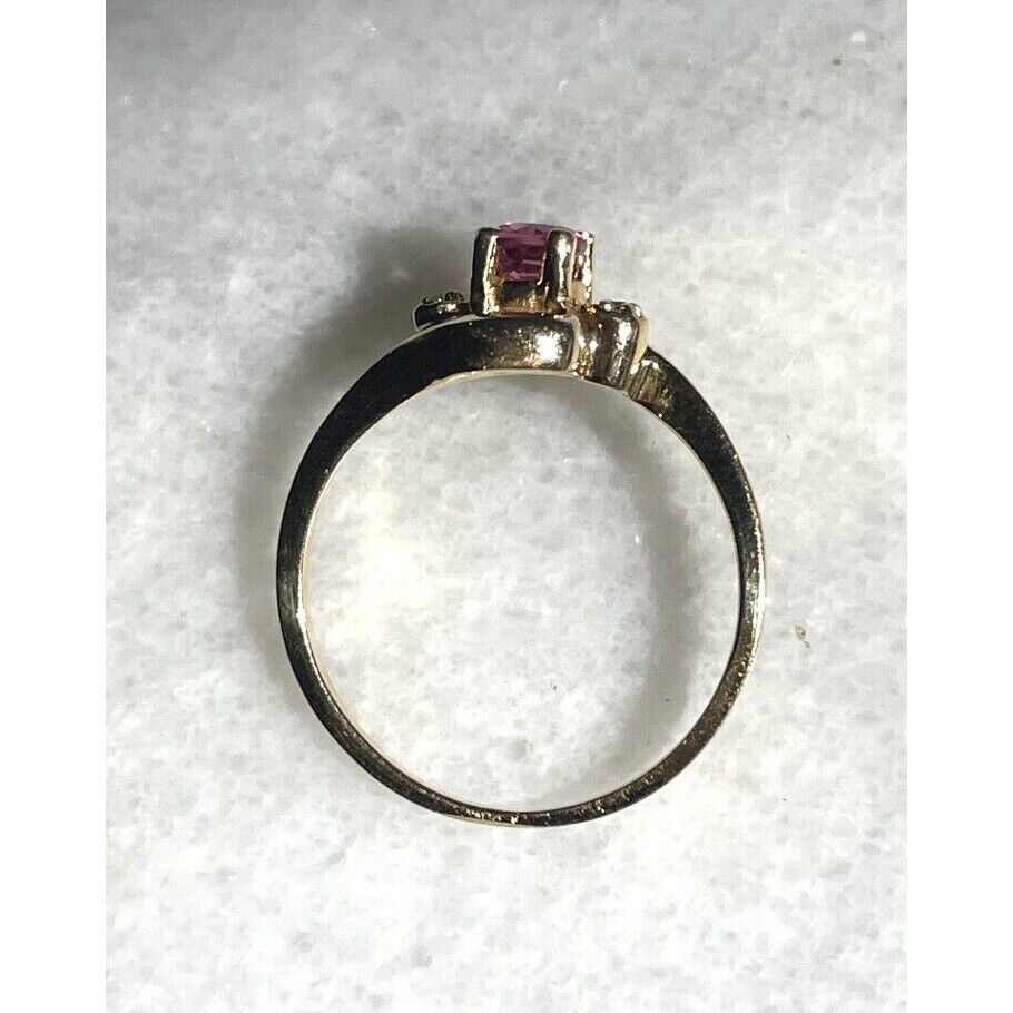 YELLOW GOLD RUBY AND DIAMOND RING SIZE 4 SKY