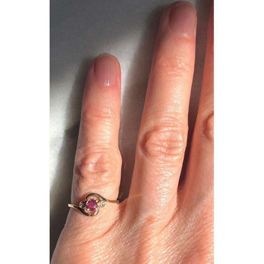 YELLOW GOLD RUBY AND DIAMOND RING SIZE 4 SKY