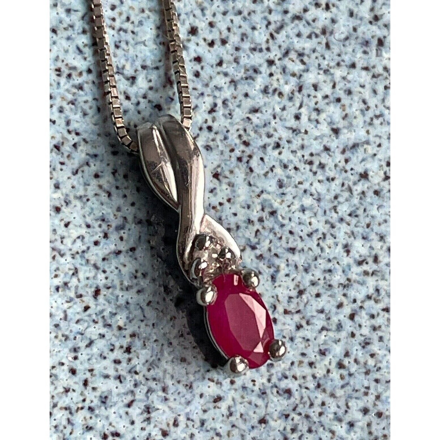 WHITE GOLD RUBY AND DIAMOND PENDANT NECKLACE SKY