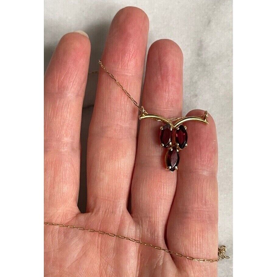 14K YELLOW GOLD AND GARNET NECKLACE SKY