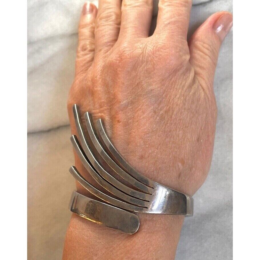 SIGI PINEDA MODERNIST 925 STERLING SILVER  BYPASS CUFF BRACELET SKY