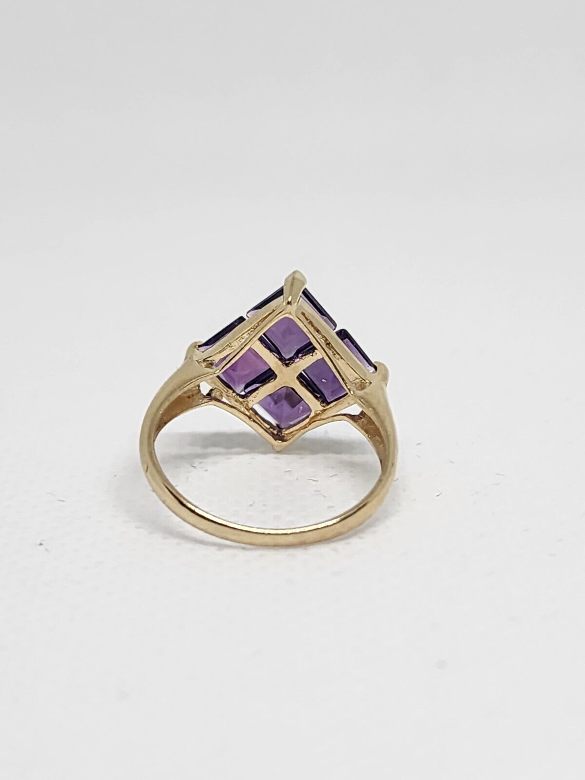 10K YELLOW GOLD & AMETHYST RING  SIZE 5.5