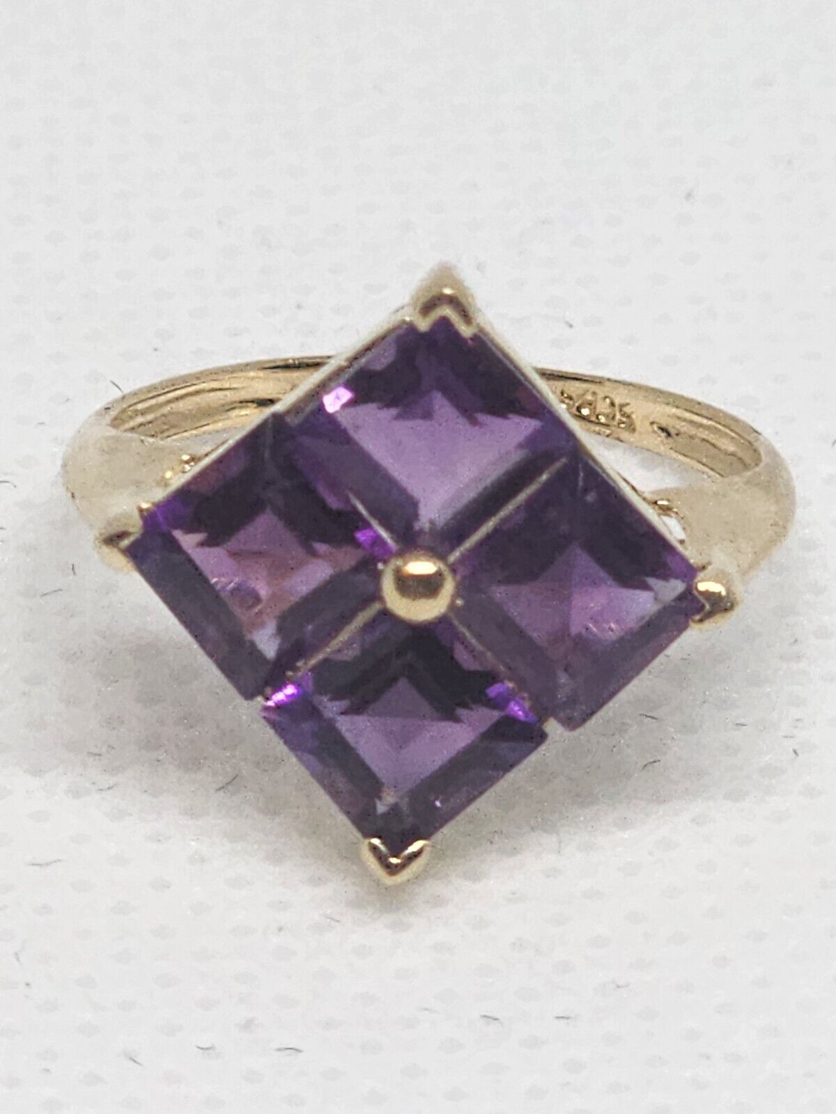 10K YELLOW GOLD & AMETHYST RING  SIZE 5.5