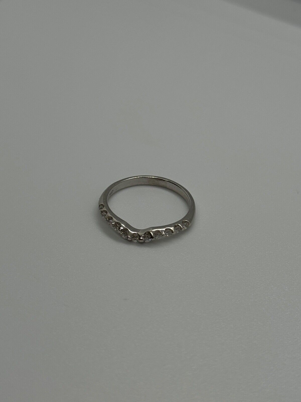 18K WHITE GOLD  DIAMONDS  RING SIZE 6