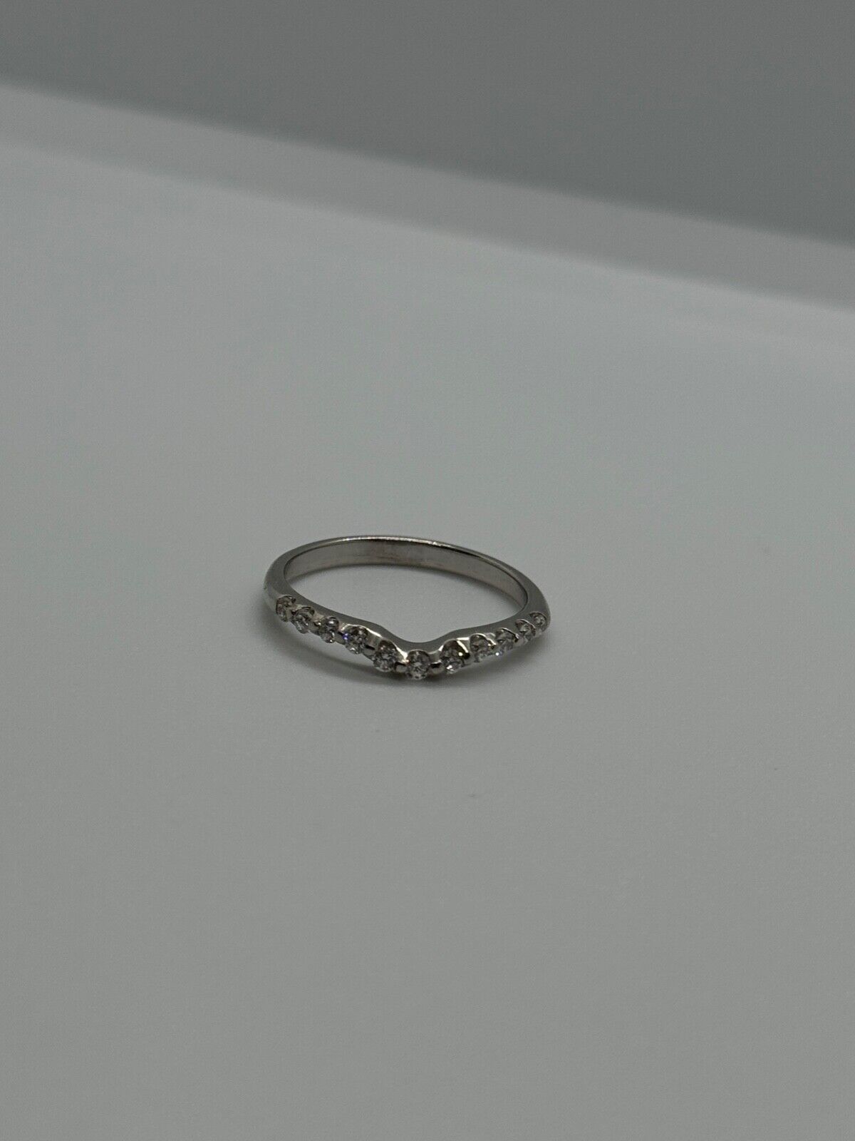 18K WHITE GOLD  DIAMONDS  RING SIZE 6