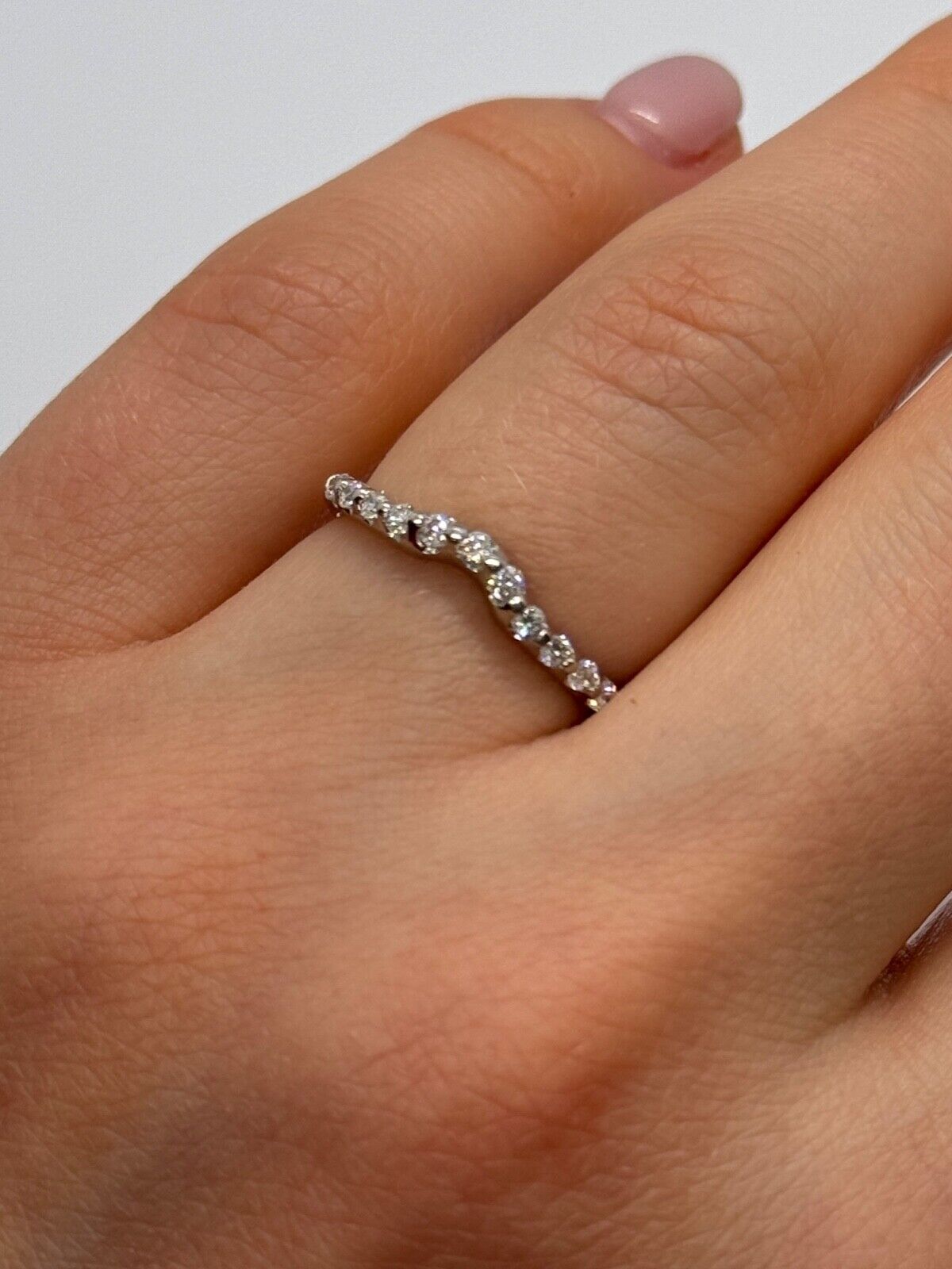 18K WHITE GOLD  DIAMONDS  RING SIZE 6